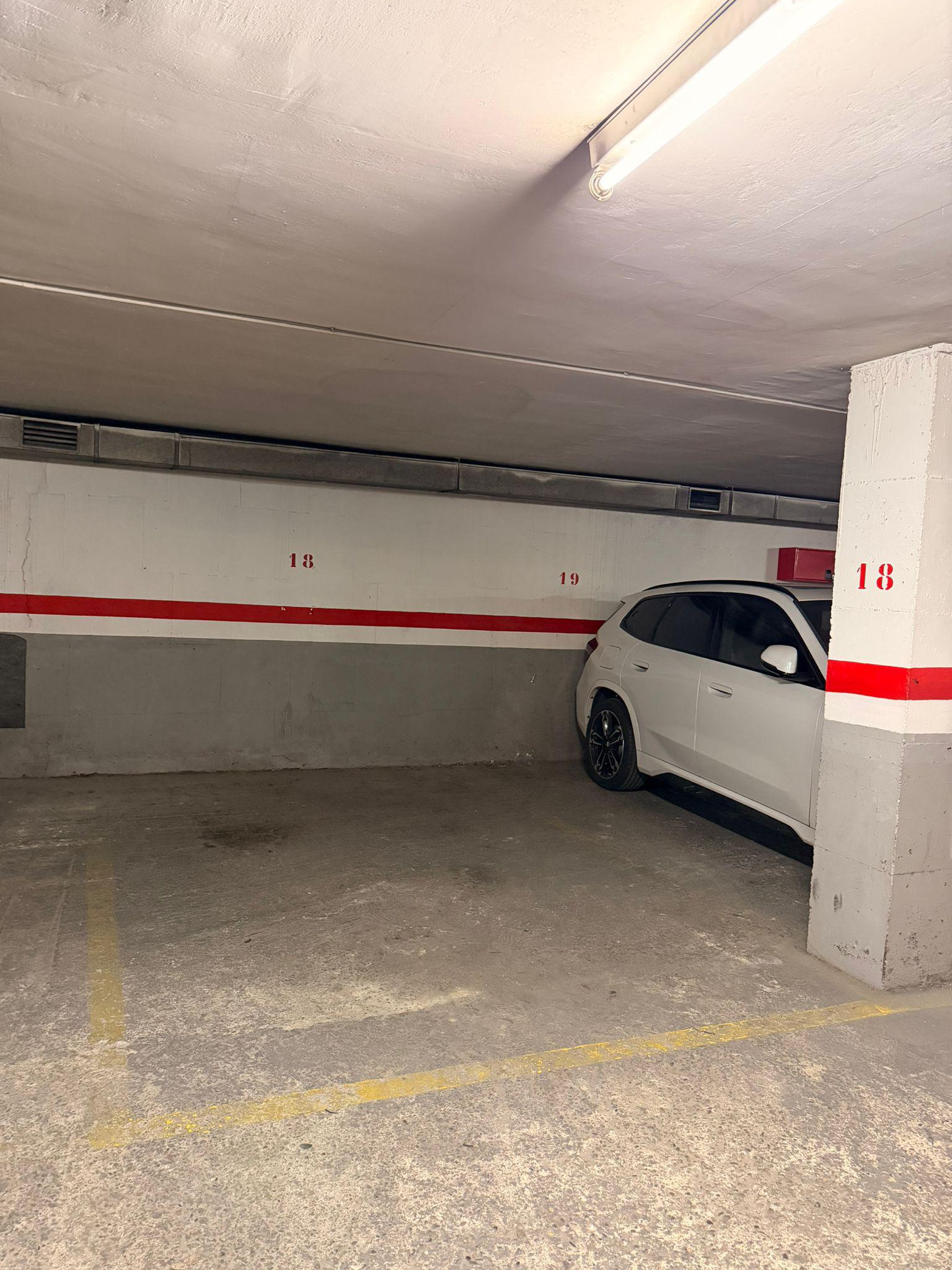 Imagen 1 Parking Coche en venta en Barcelona / Calle Riera Blanca
