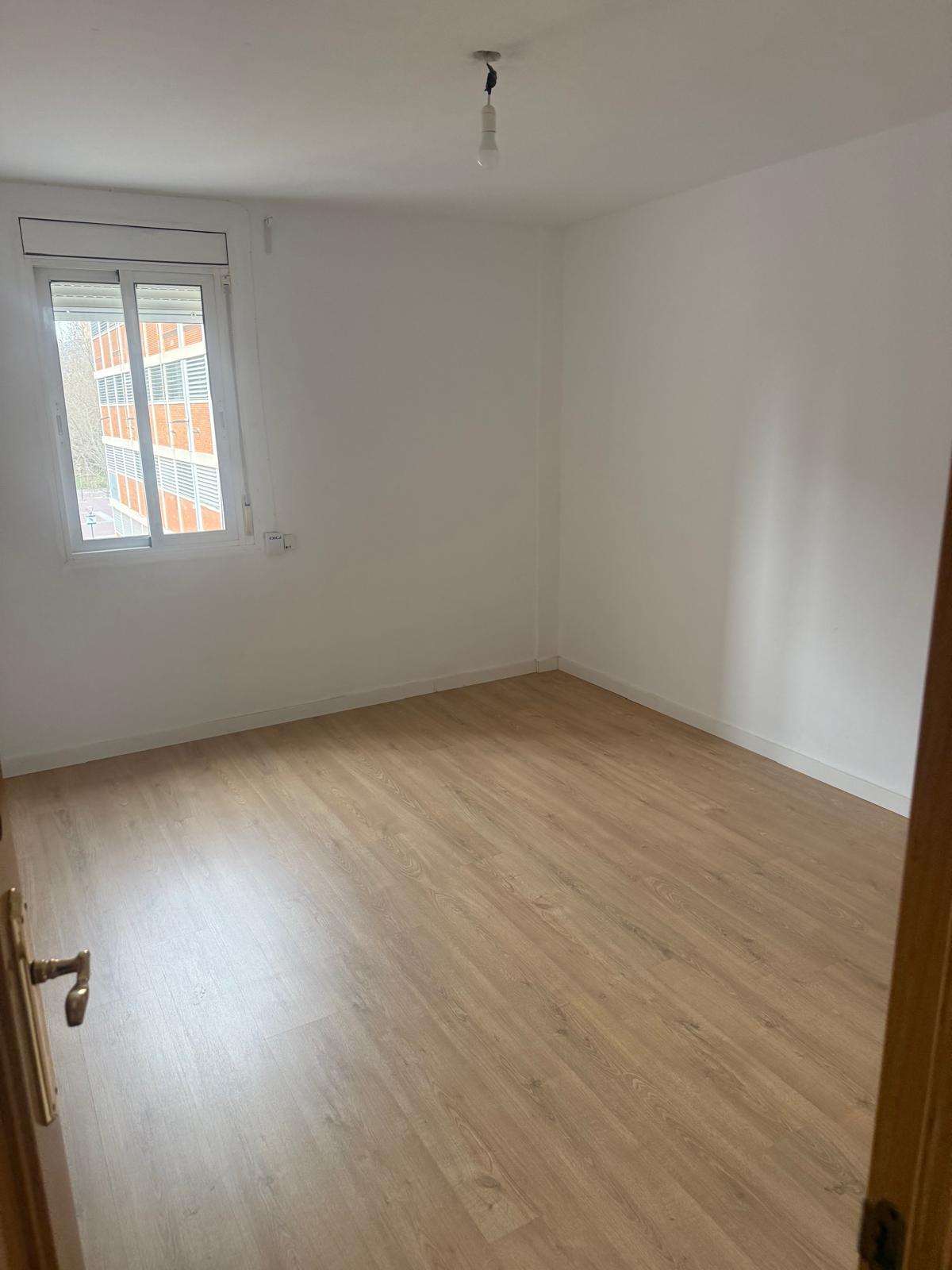 Imagen 11 Piso en alquiler en Hospitalet De Llobregat L´ / Metro Linea 1 Estación de Bellvitge