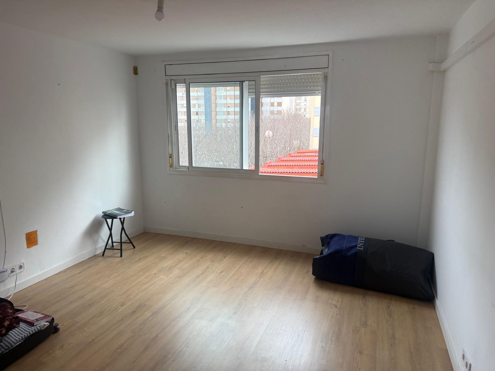 Imagen 2 Piso en alquiler en Hospitalet De Llobregat L´ / Metro Linea 1 Estación de Bellvitge