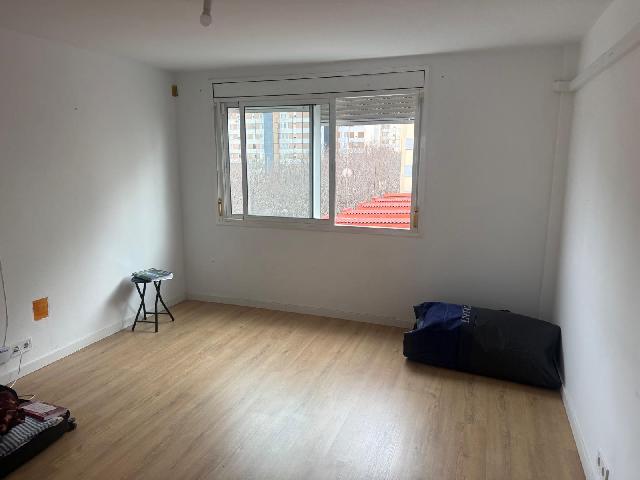 Imagen 2 Inmueble 301678 - Piso en alquiler en Hospitalet De Llobregat (L´) / Metro Linea 1 Estación de Bellvitge