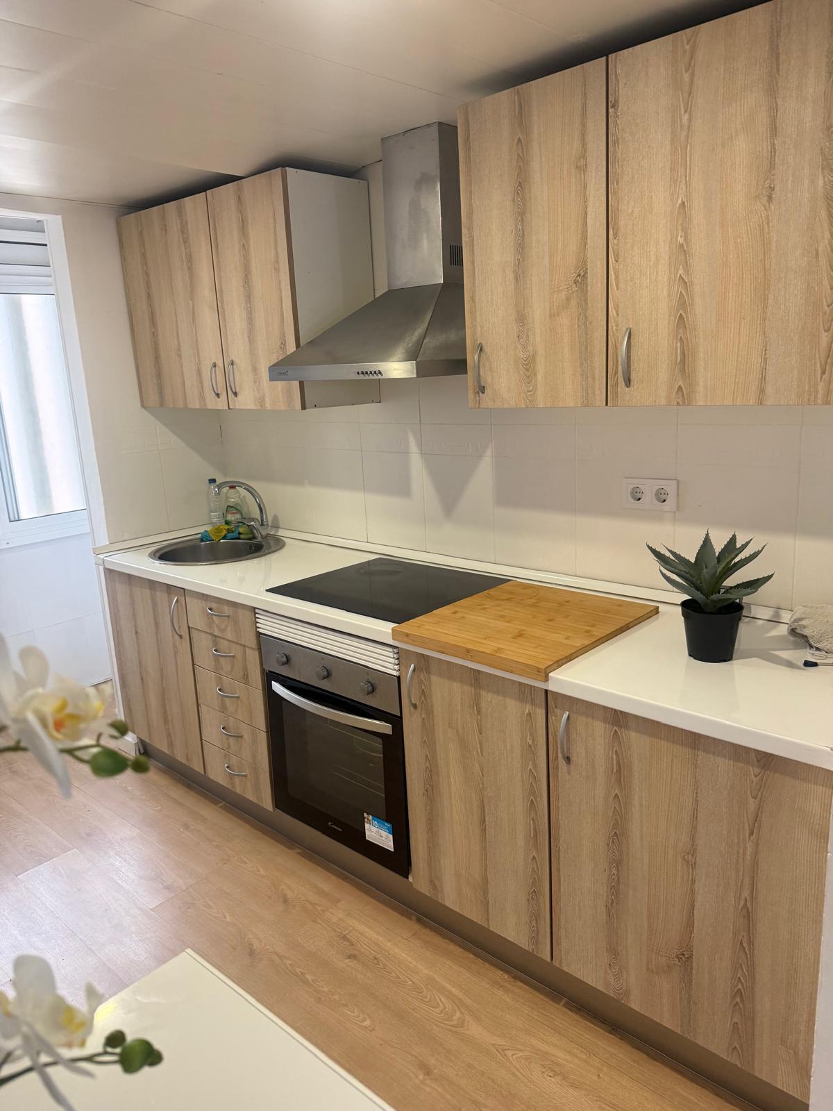 Imagen 6 Piso en alquiler en Hospitalet De Llobregat L´ / Metro Linea 1 Estación de Bellvitge