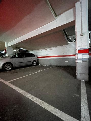 Imagen 3 Inmueble 302554 - Parking Coche en venta en Barcelona /  A 5 minutos Sants Badal - Metro L5