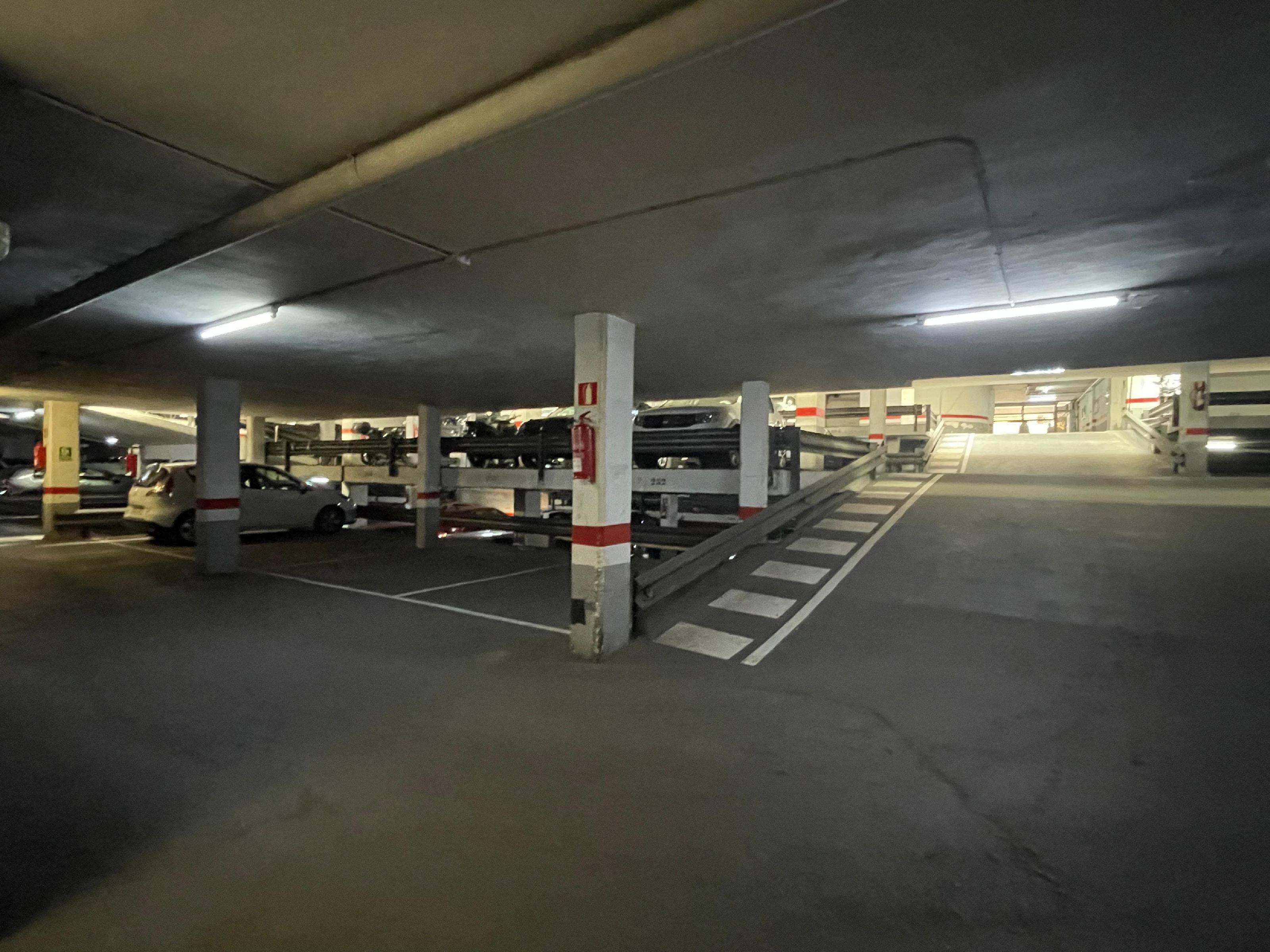 Imagen 12 Parking Coche en venta en Barcelona /  A 5 minutos Sants Badal - Metro L5