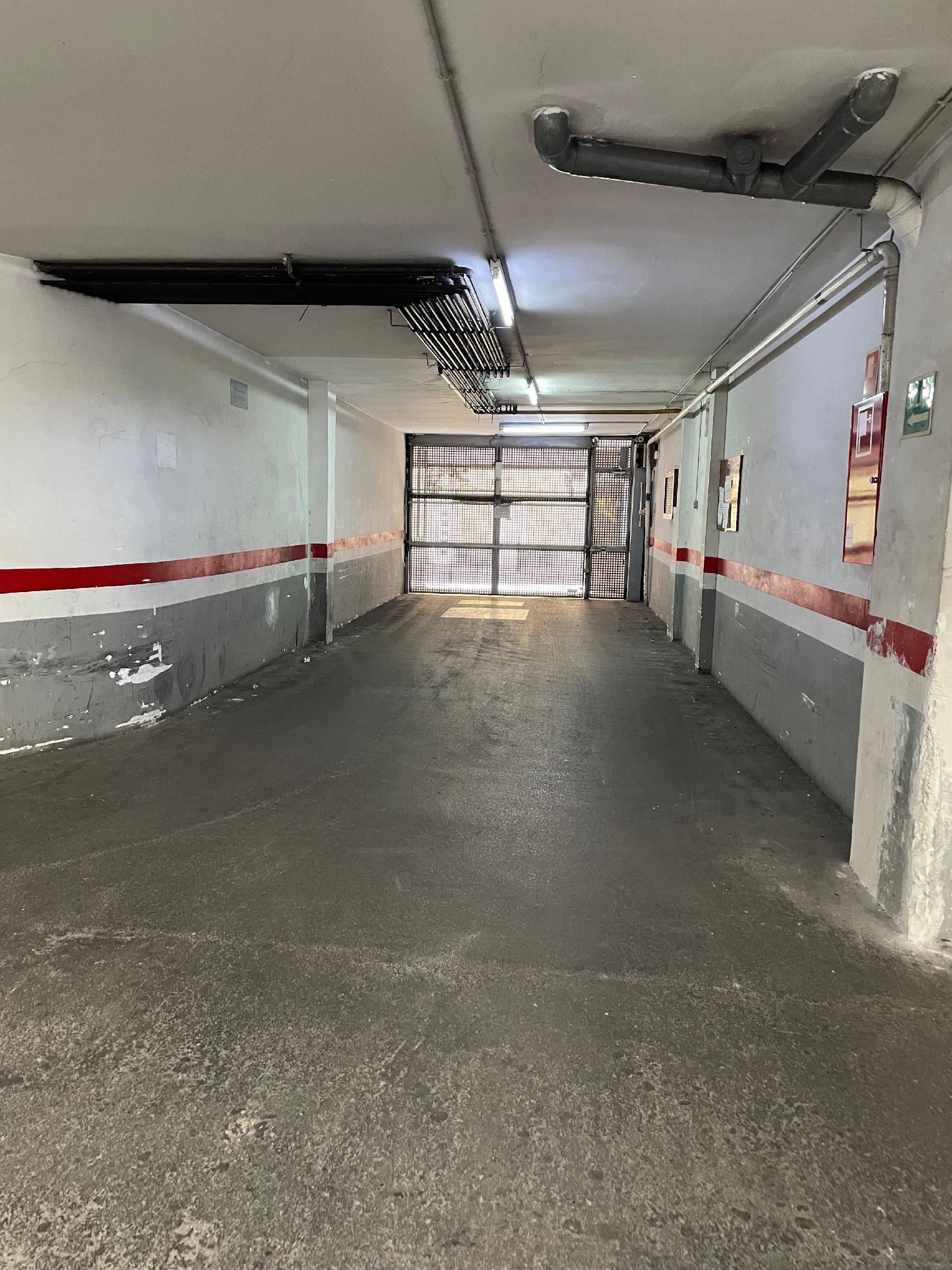 Imagen 17 Parking Coche en venta en Barcelona /  A 5 minutos Sants Badal - Metro L5