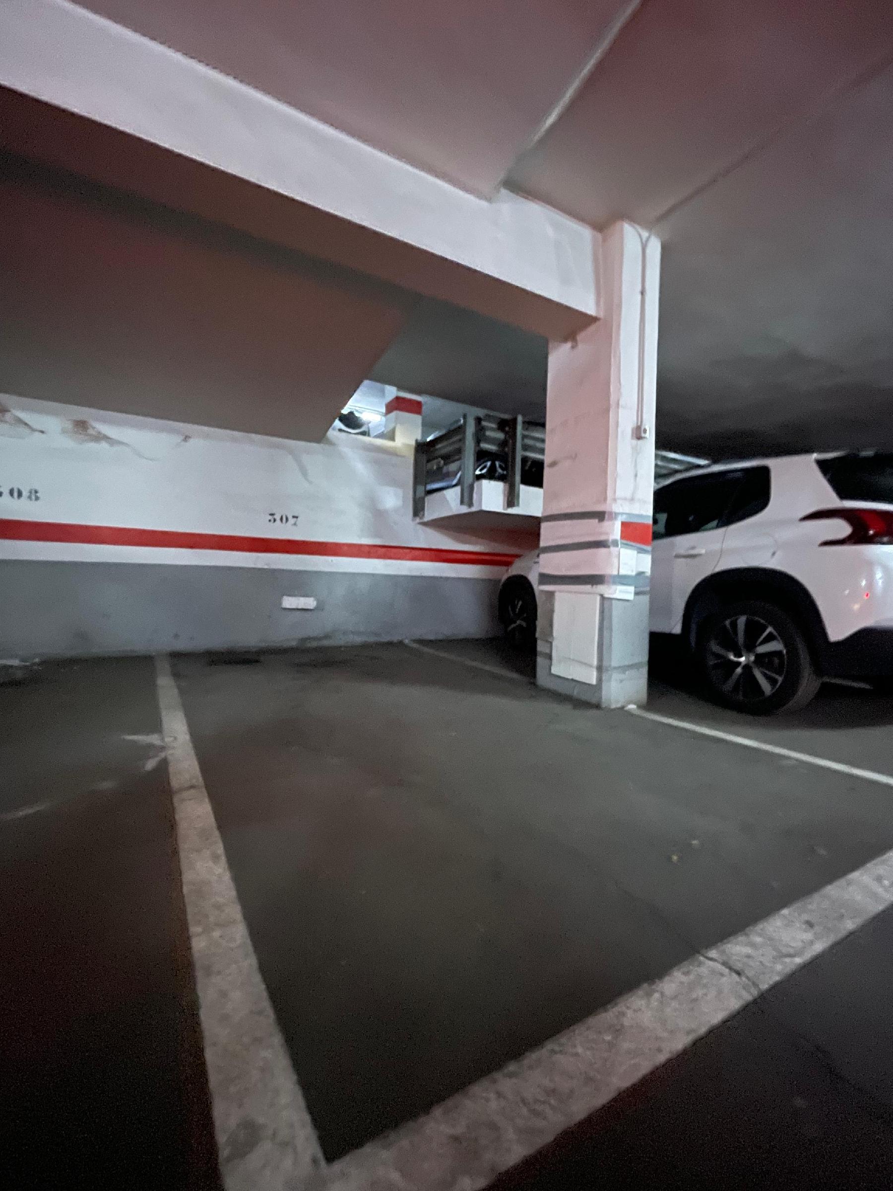 Imagen 4 Parking Coche en venta en Barcelona /  A 5 minutos Sants Badal - Metro L5