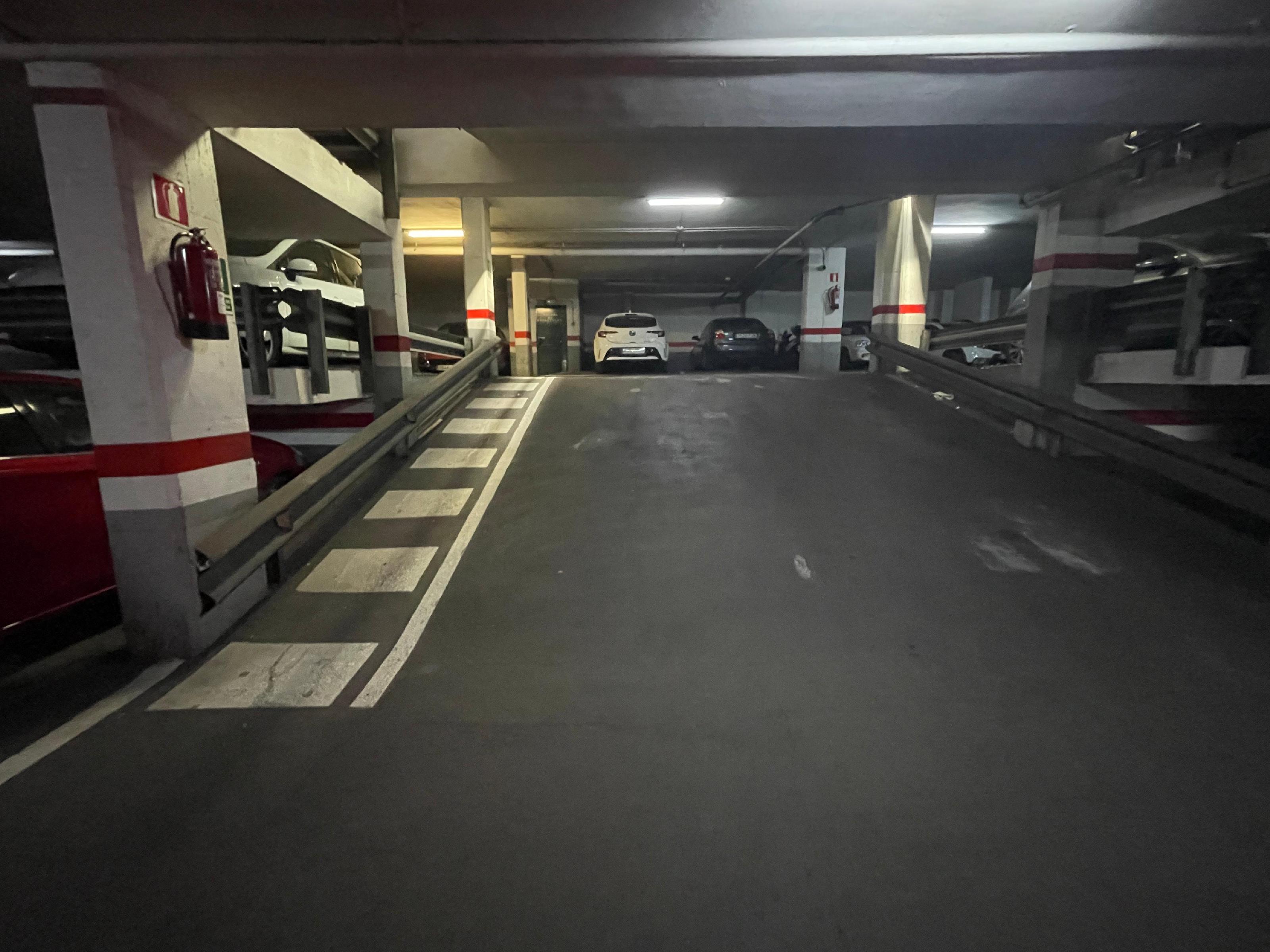 Imagen 5 Parking Coche en venta en Barcelona /  A 5 minutos Sants Badal - Metro L5