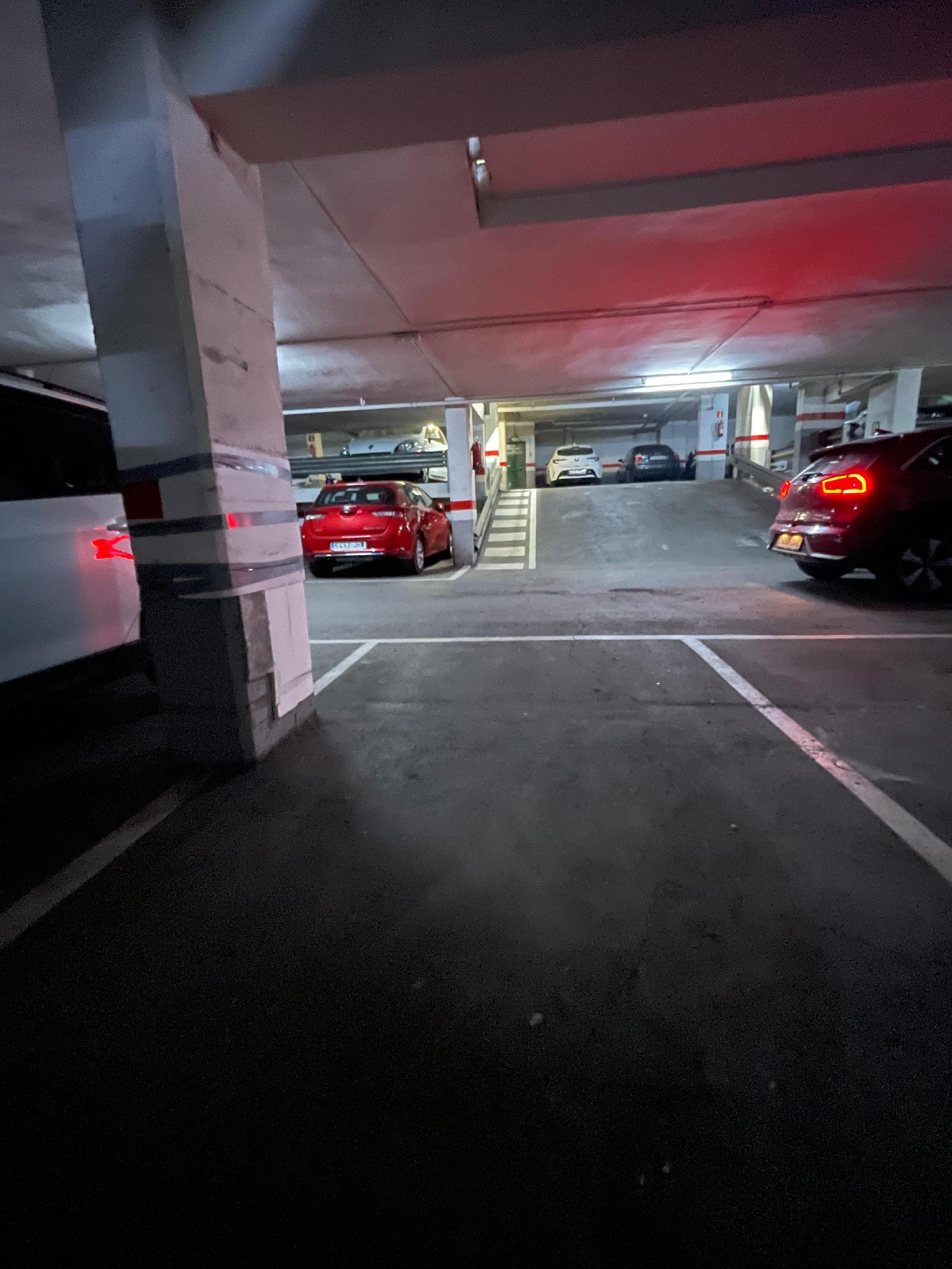 Imagen 2 Parking Coche en venta en Barcelona /  A 5 minutos Sants Badal - Metro L5