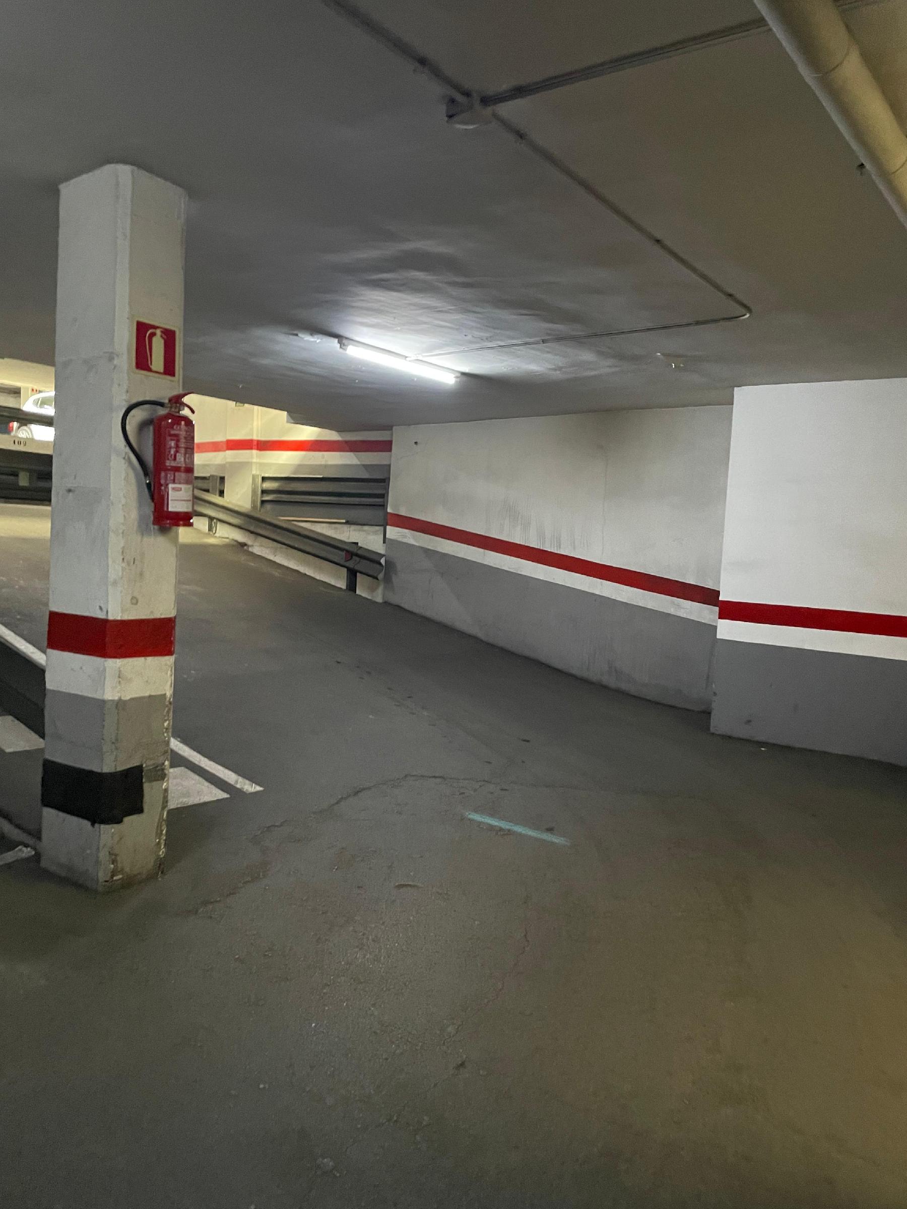 Imagen 11 Parking Coche en venta en Barcelona /  A 5 minutos Sants Badal - Metro L5