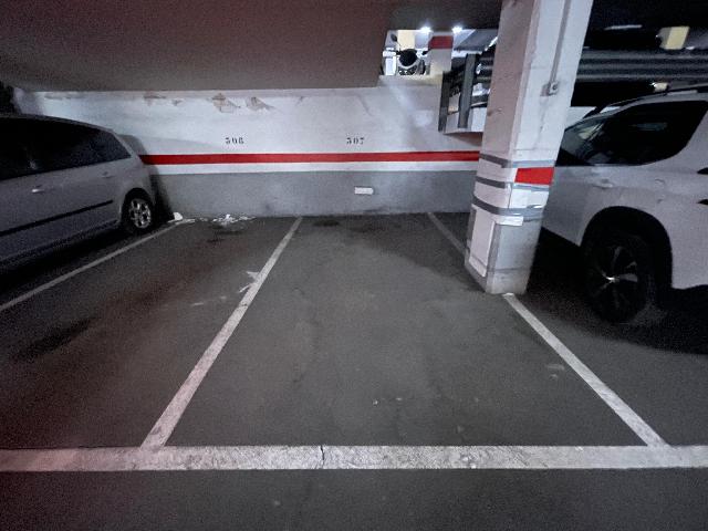 Imagen 1 Inmueble 302554 - Parking Coche en venta en Barcelona /  A 5 minutos Sants Badal - Metro L5