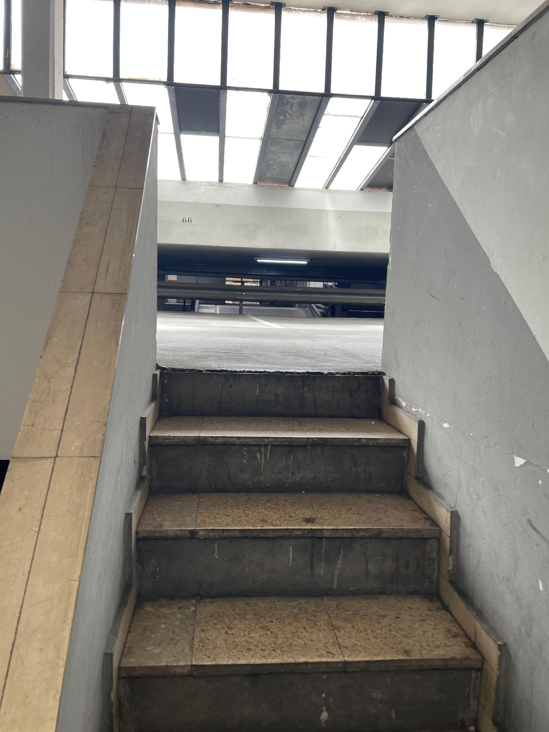 Imagen 18 Parking Coche en venta en Barcelona /  A 5 minutos Sants Badal - Metro L5