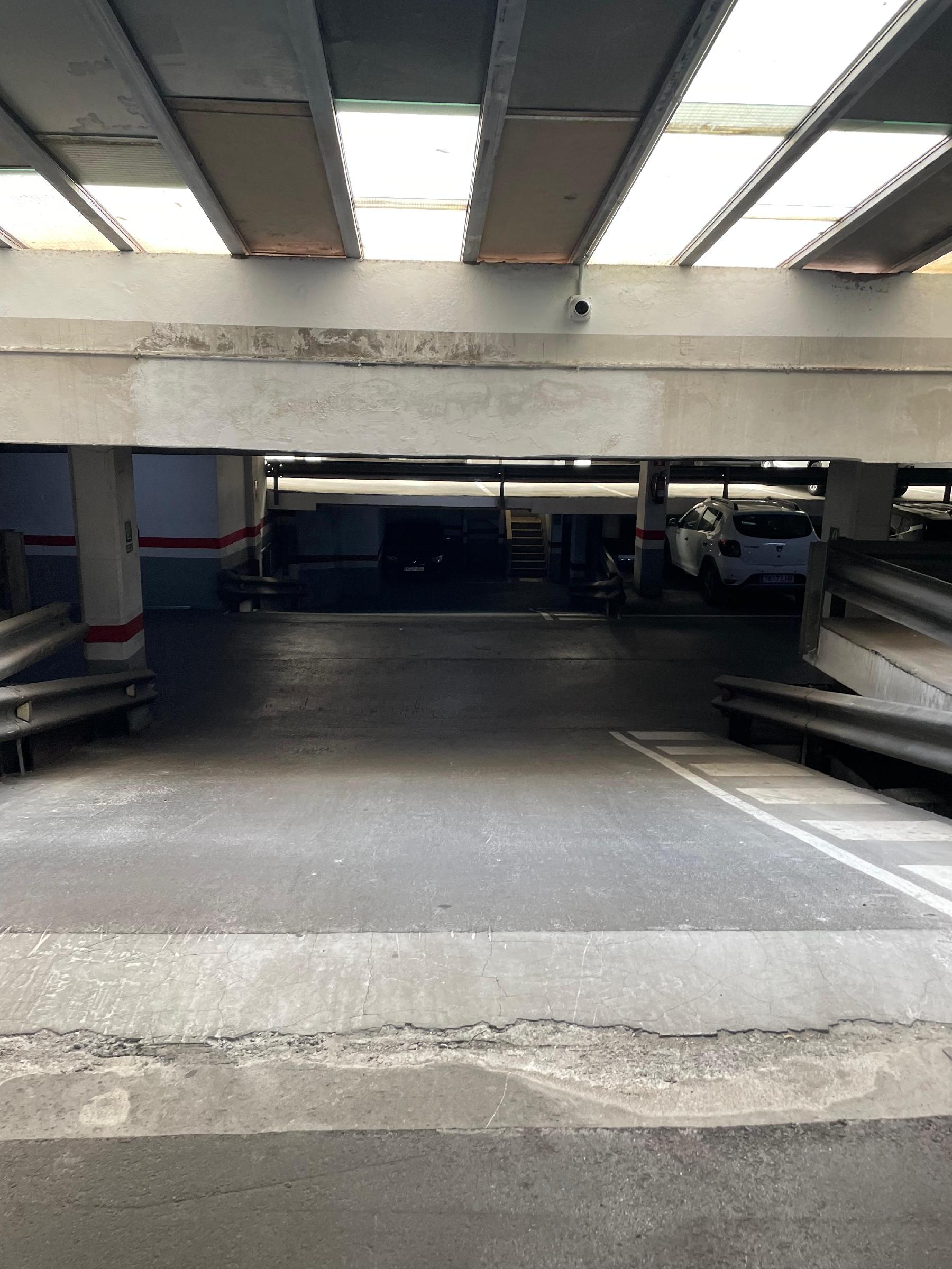 Imagen 8 Parking Coche en venta en Barcelona /  A 5 minutos Sants Badal - Metro L5