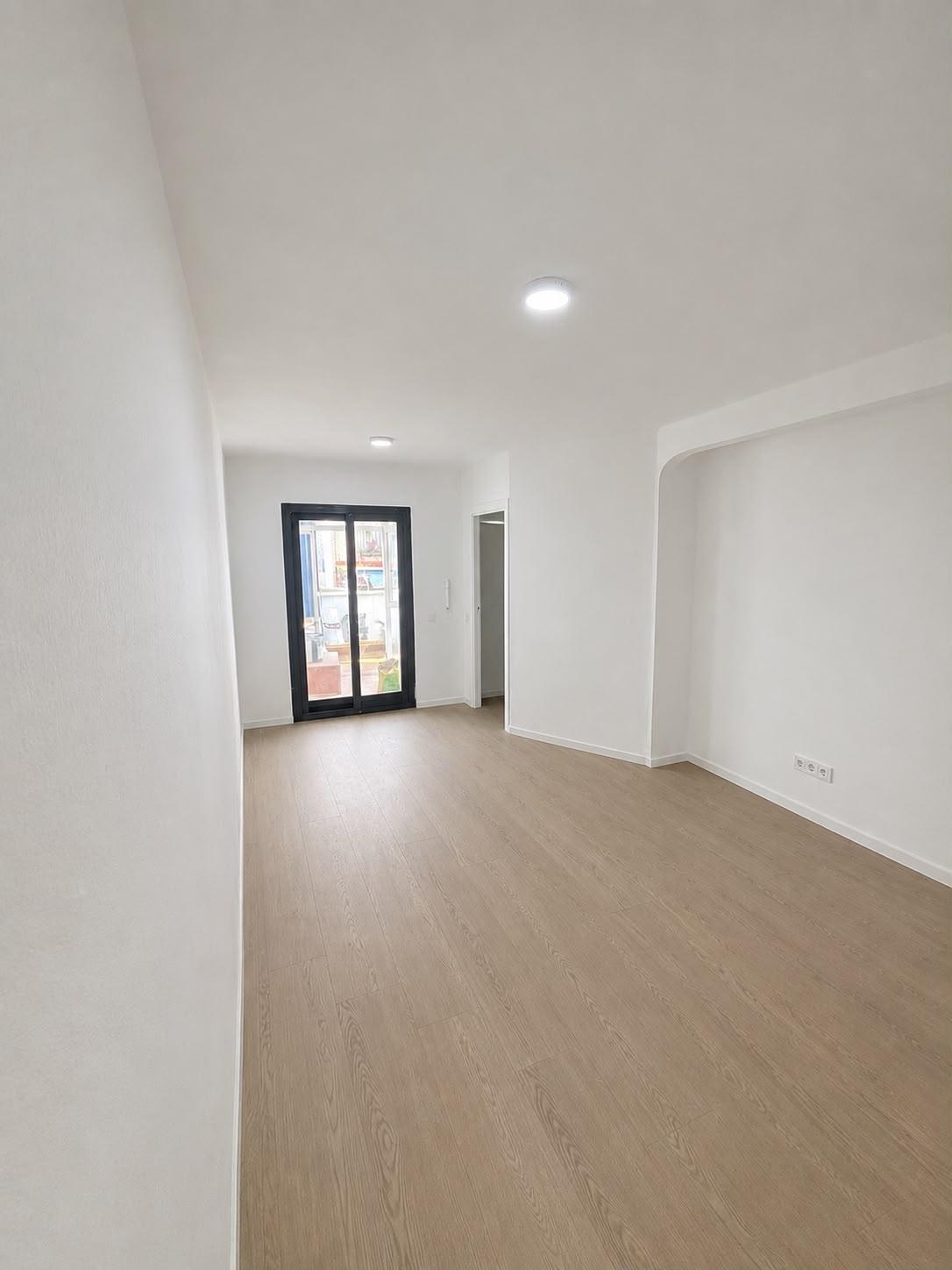 Imagen 4 Planta Baja en venta en Santa Coloma De Gramenet / Metro L1 estacion Fondo