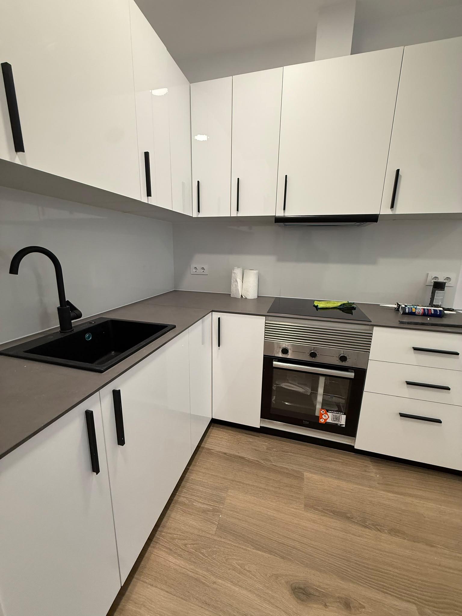Imagen 2 Planta Baja en venta en Hospitalet De Llobregat L´ / A tan solo 5 miunutos de metro L1 T...