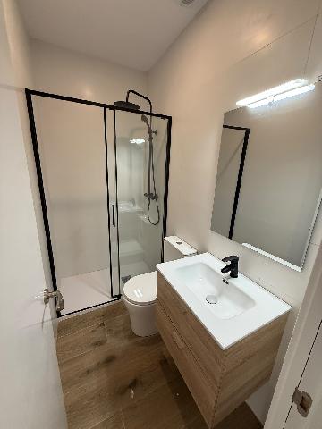Imagen 19 Inmueble 303889 - Planta Baja en venta en Hospitalet De Llobregat (L´) / A tan solo 5 miunutos de metro L1 T...