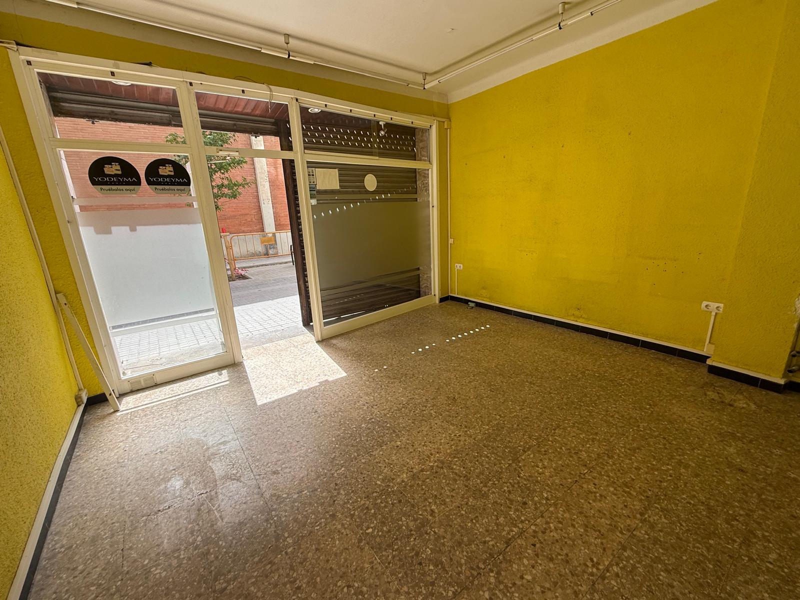Imagen 1 Local Comercial en alquiler en Hospitalet De Llobregat L´ / Metro probenzana L9 Santa Eulalia