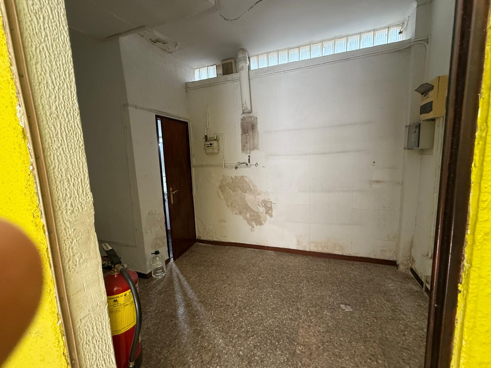 Imagen 2 Local Comercial en alquiler en Hospitalet De Llobregat L´ / Metro probenzana L9 Santa Eulalia