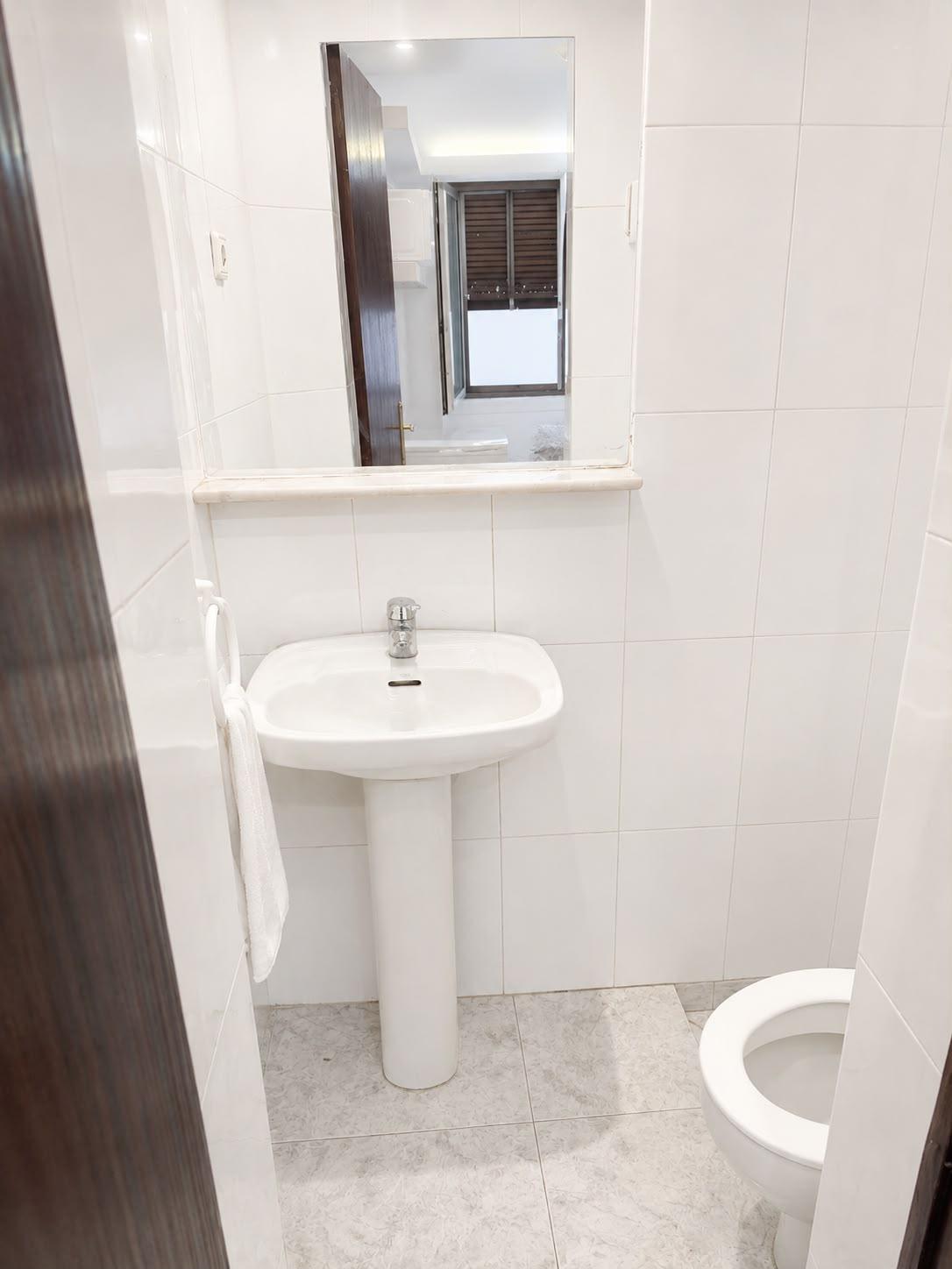 Imagen 5 Planta Baja en venta en Barcelona / Sants en Monjuit
