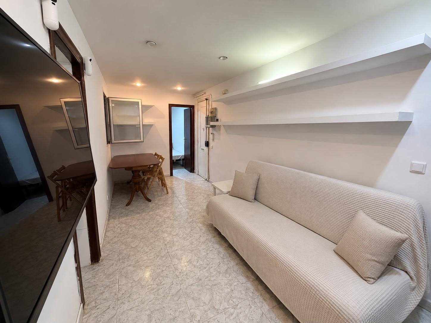 Imagen 2 Planta Baja en venta en Barcelona / Sants en Monjuit