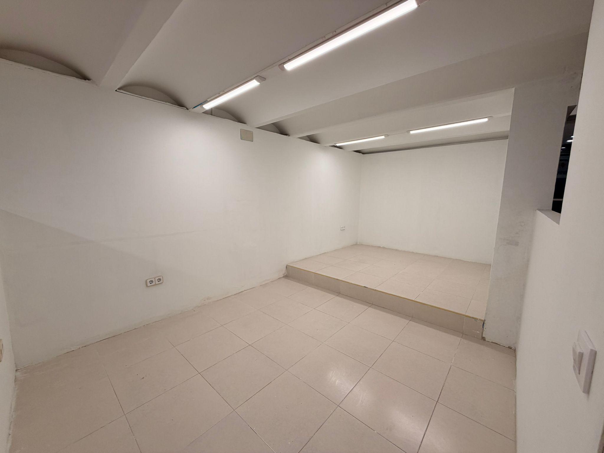 Imagen 12 Local Comercial en venta en Hospitalet De Llobregat L´ / Estrategicamente situado a 2 pa...