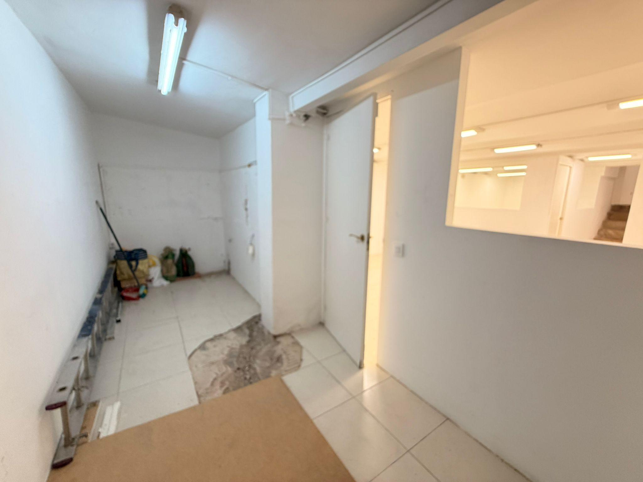 Imagen 15 Local Comercial en venta en Hospitalet De Llobregat L´ / Estrategicamente situado a 2 pa...