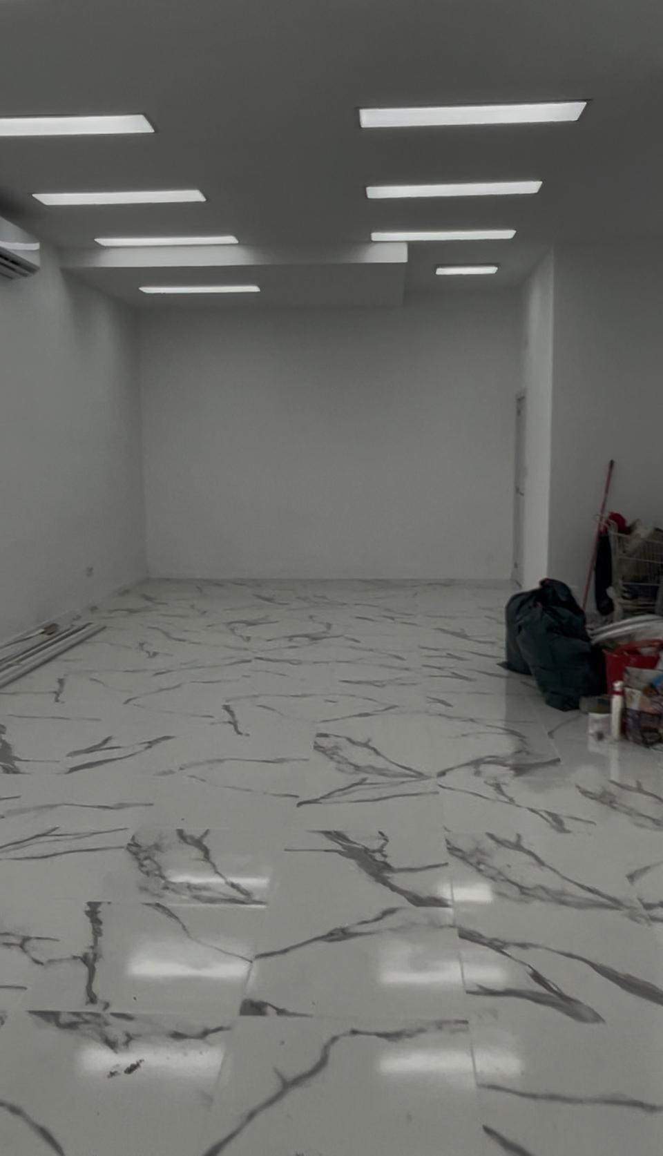 Imagen 5 Local Comercial en venta en Hospitalet De Llobregat L´ / Metro de Santa Eulalia