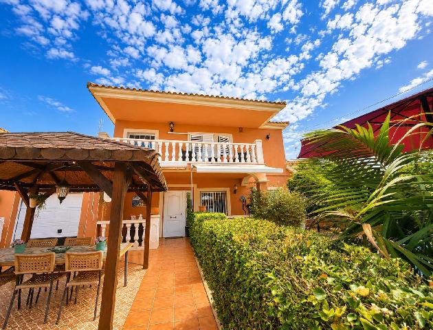 Imagen 2 Inmueble 306058 - Casa Adosada en venta en Cubelles / Cl.arc de Bara cubelles
