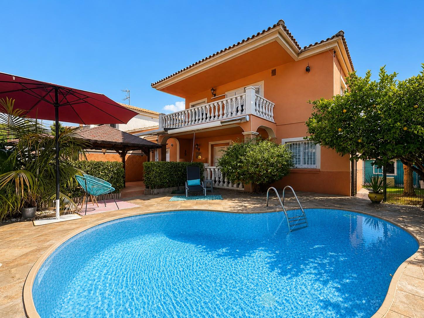 Imagen 1 Casa Adosada en venta en Cubelles / Cl.arc de Bara cubelles