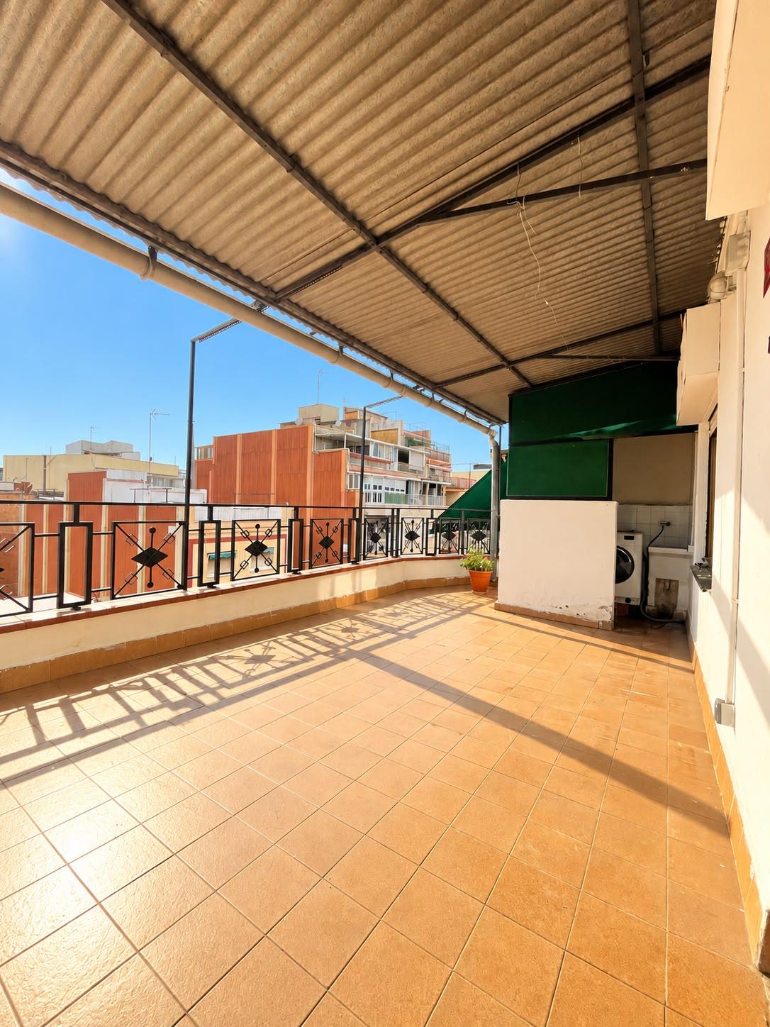 Imagen 2 Ático en alquiler en Hospitalet De Llobregat L´ / Metro Torrassa  L1