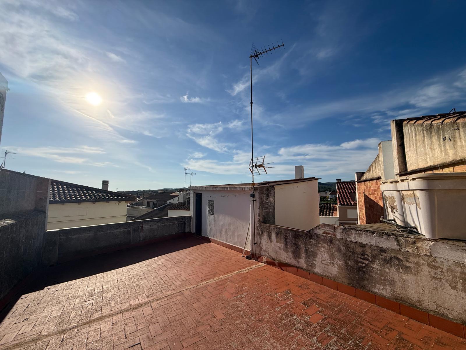 Imagen 3 Casa Adosada en venta en Cubelles / Calle  de la iglesia 10 cubelles