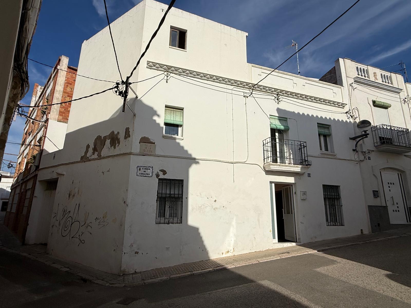 Imagen 1 Casa Adosada en venta en Cubelles / Calle  de la iglesia 10 cubelles