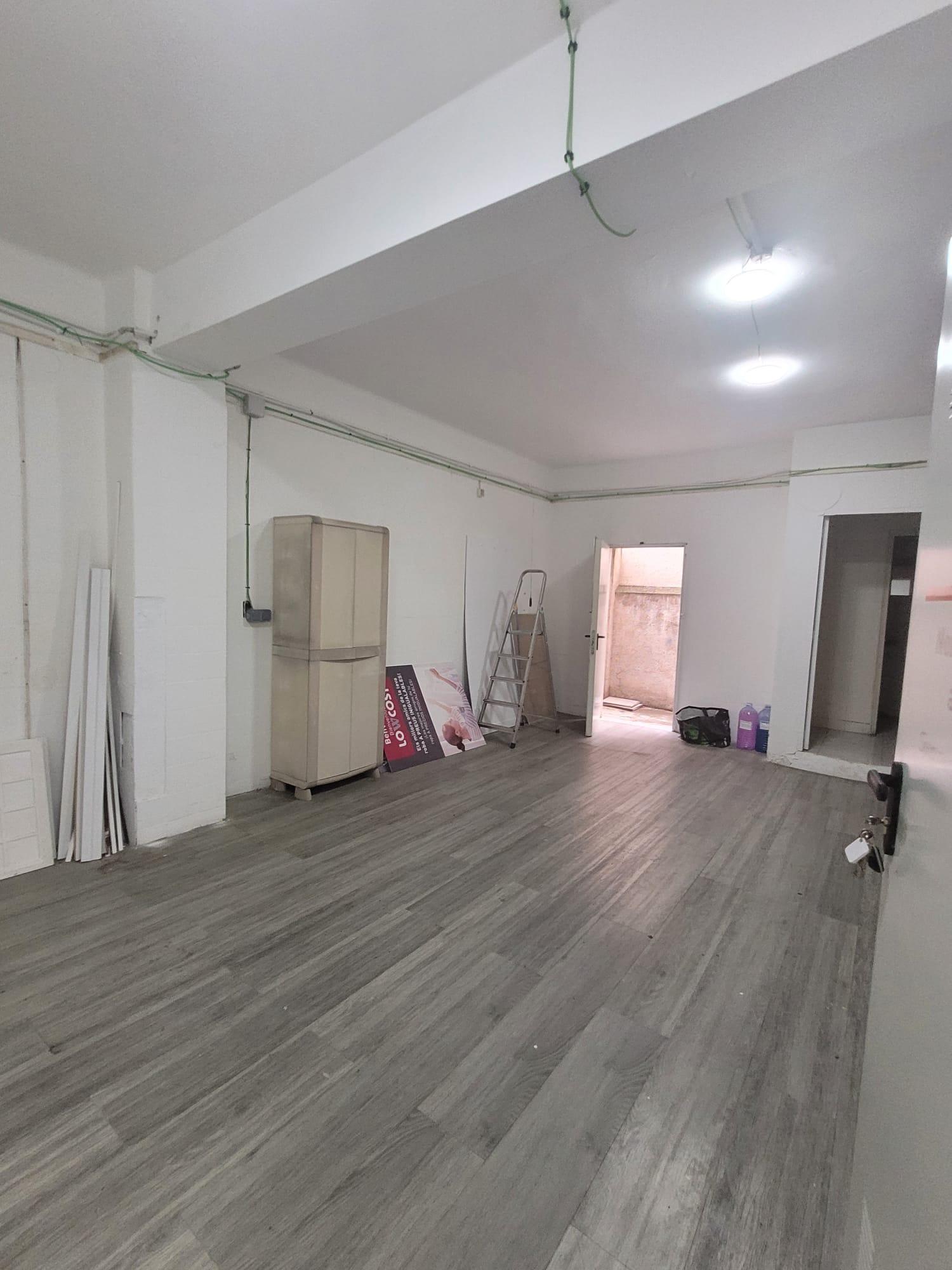 Imagen 11 Local Comercial en alquiler en Hospitalet De Llobregat L´ /  Calle Treball 21 hospitalet