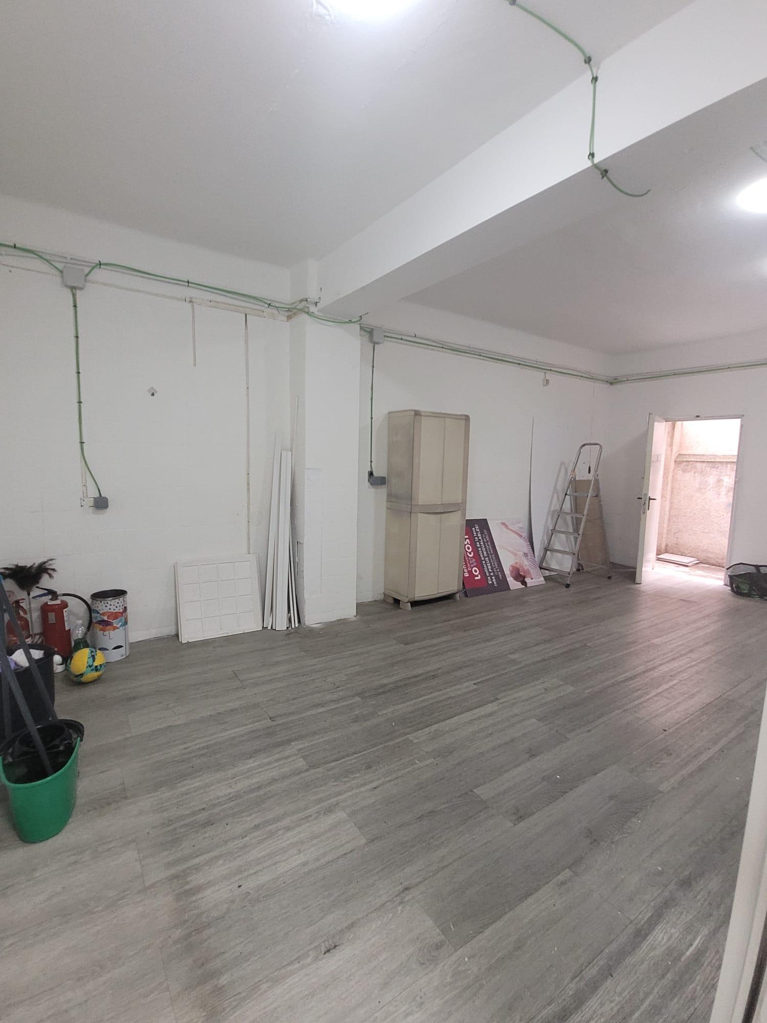 Imagen 13 Local Comercial en alquiler en Hospitalet De Llobregat L´ /  Calle Treball 21 hospitalet