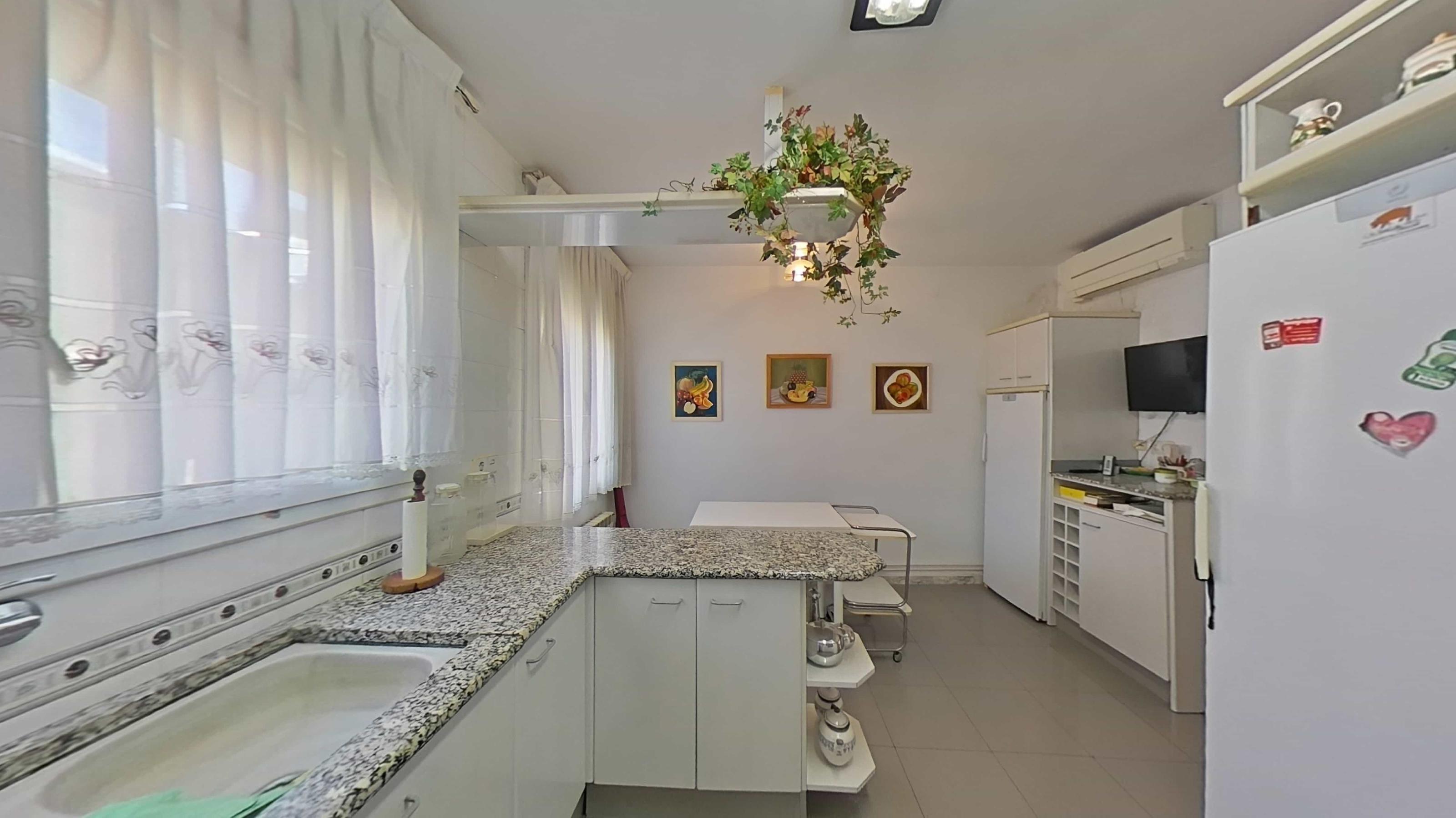 Imagen 5 Casa en venta en Olesa De Montserrat / Zona centre, a prop de la Passió