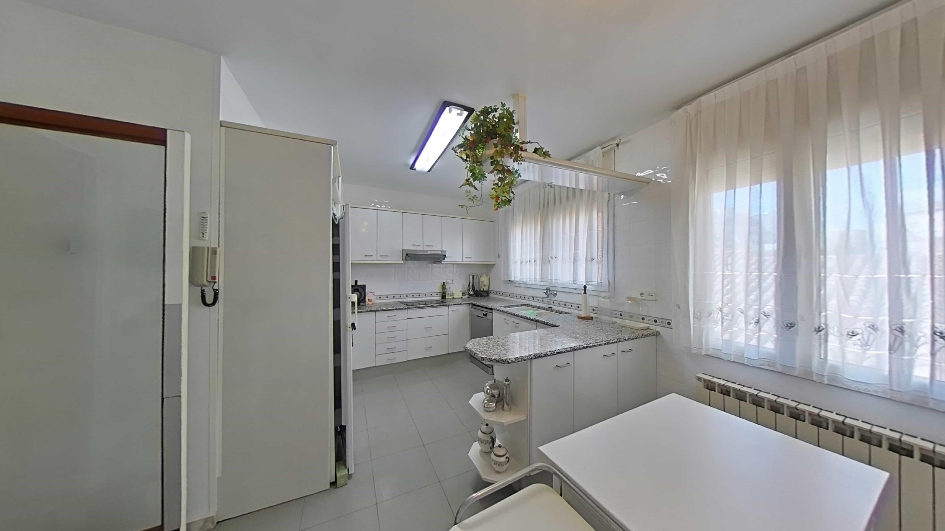Imagen 6 Casa en venta en Olesa De Montserrat / Zona centre, a prop de la Passió