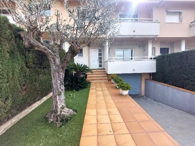 Imagen 1 Inmueble 296639 - Casa en venta en Olesa De Montserrat / Zona Les Planes