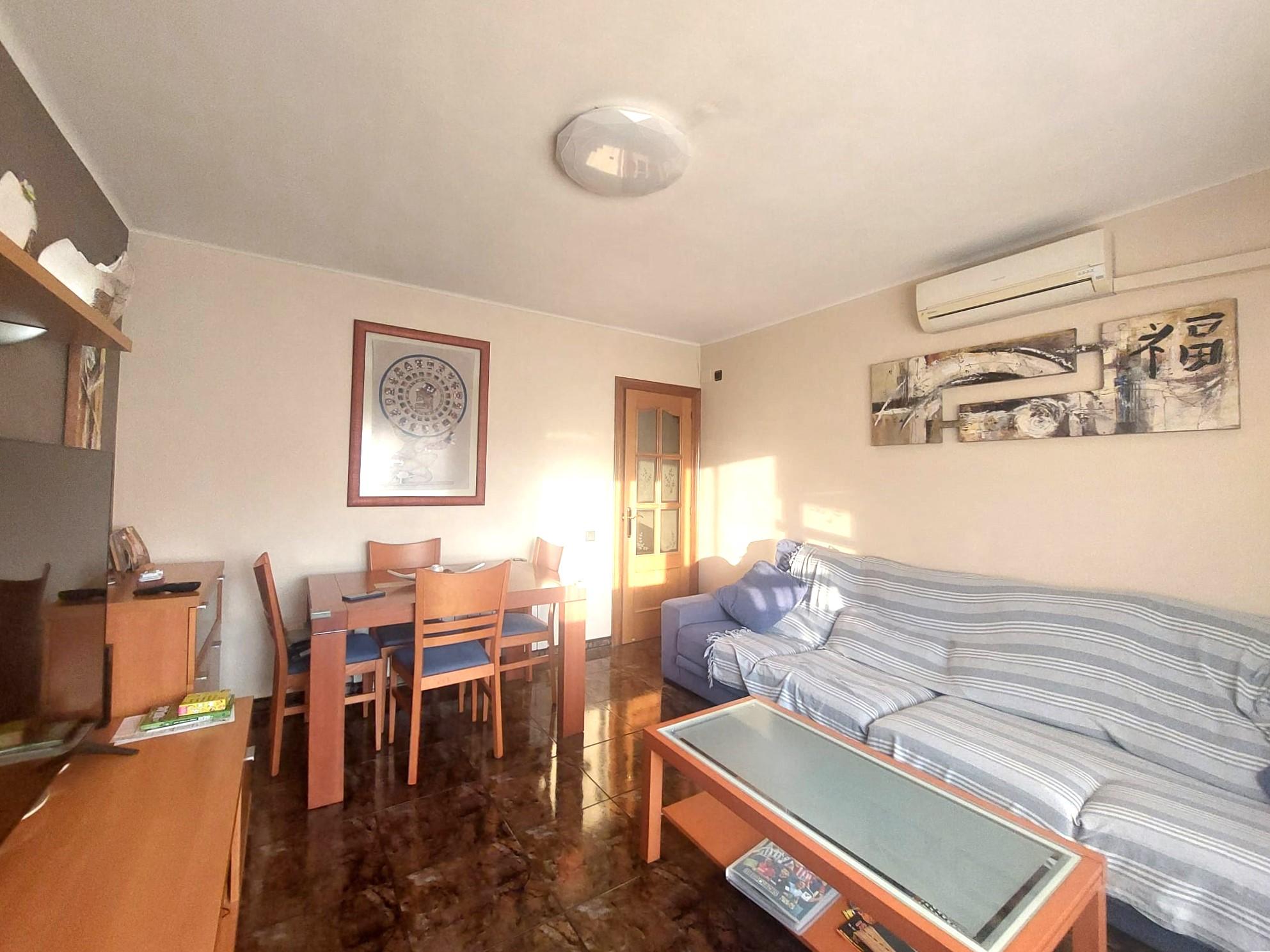 Imagen 2 Piso en venta en Esparreguera /  Barri      Font           