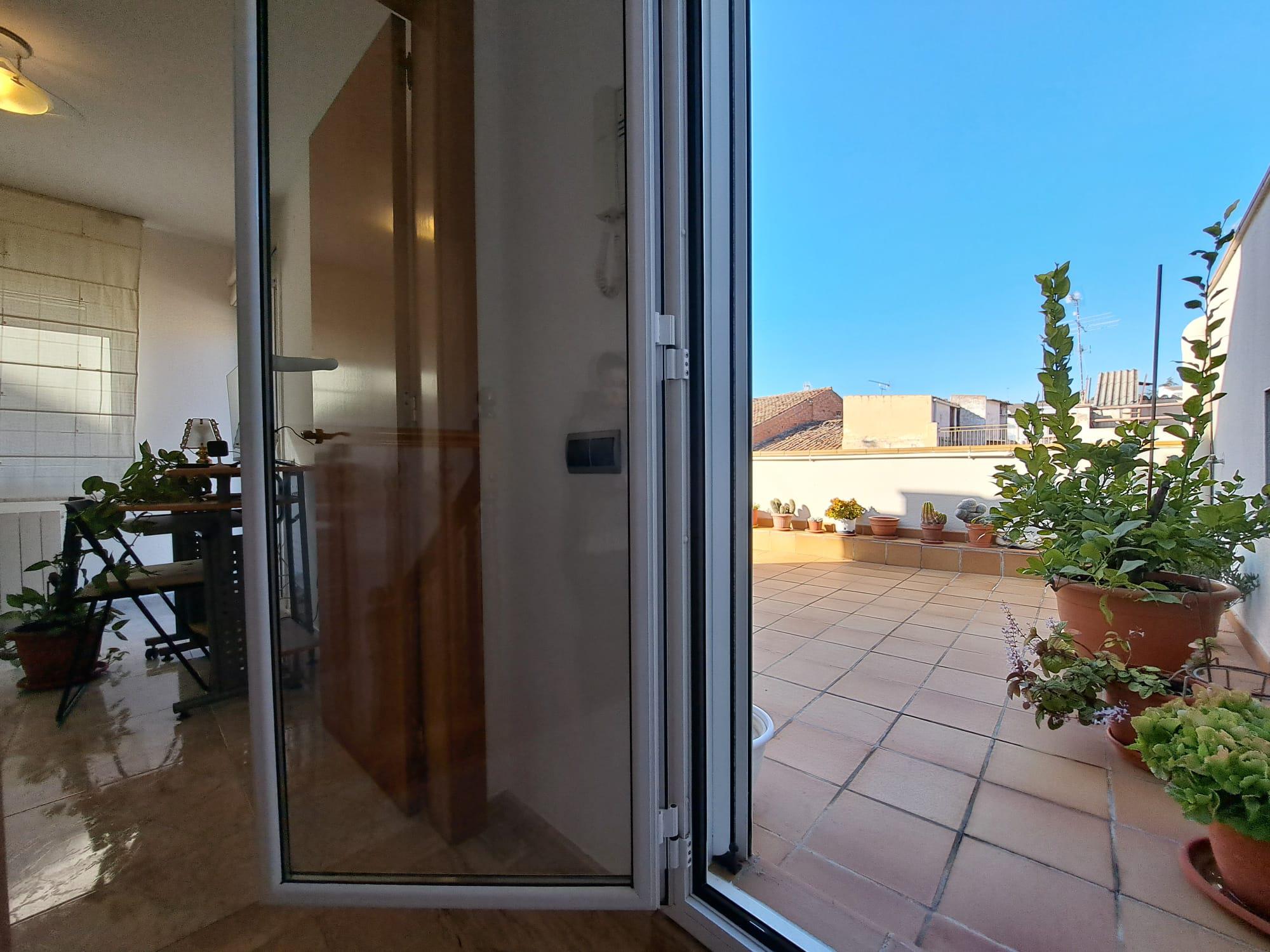 Imagen 1 Casa Adosada en venta en Olesa De Montserrat / Junto Pl. de les Fonts