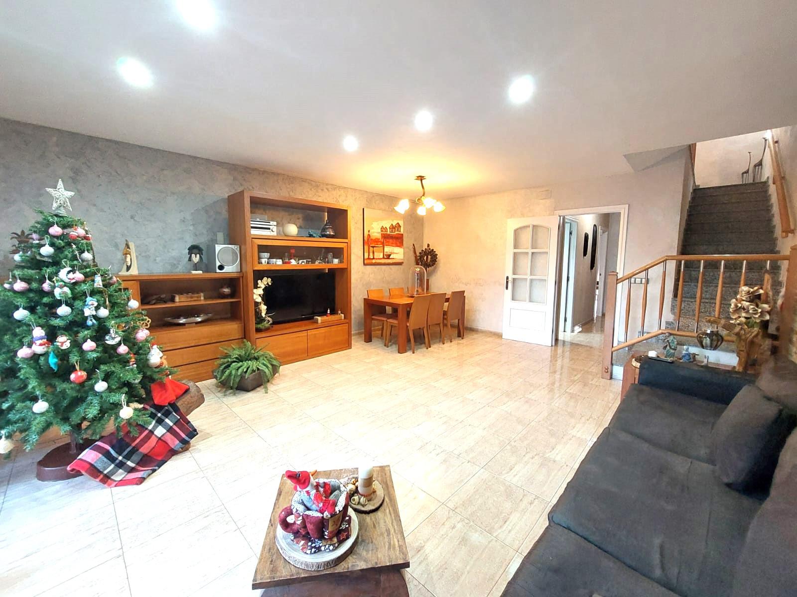 Imagen 1 Casa Adosada en venta en Abrera / Zona casc antic