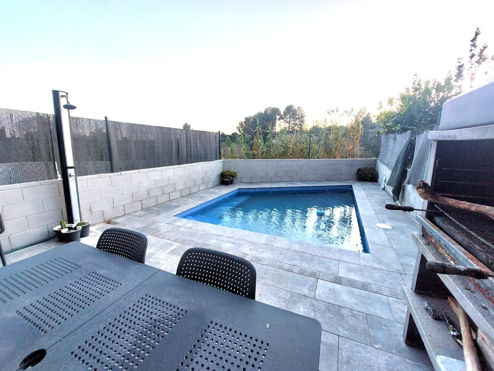 Imagen 2 Casa Adosada en venta en Abrera / Zona casc antic