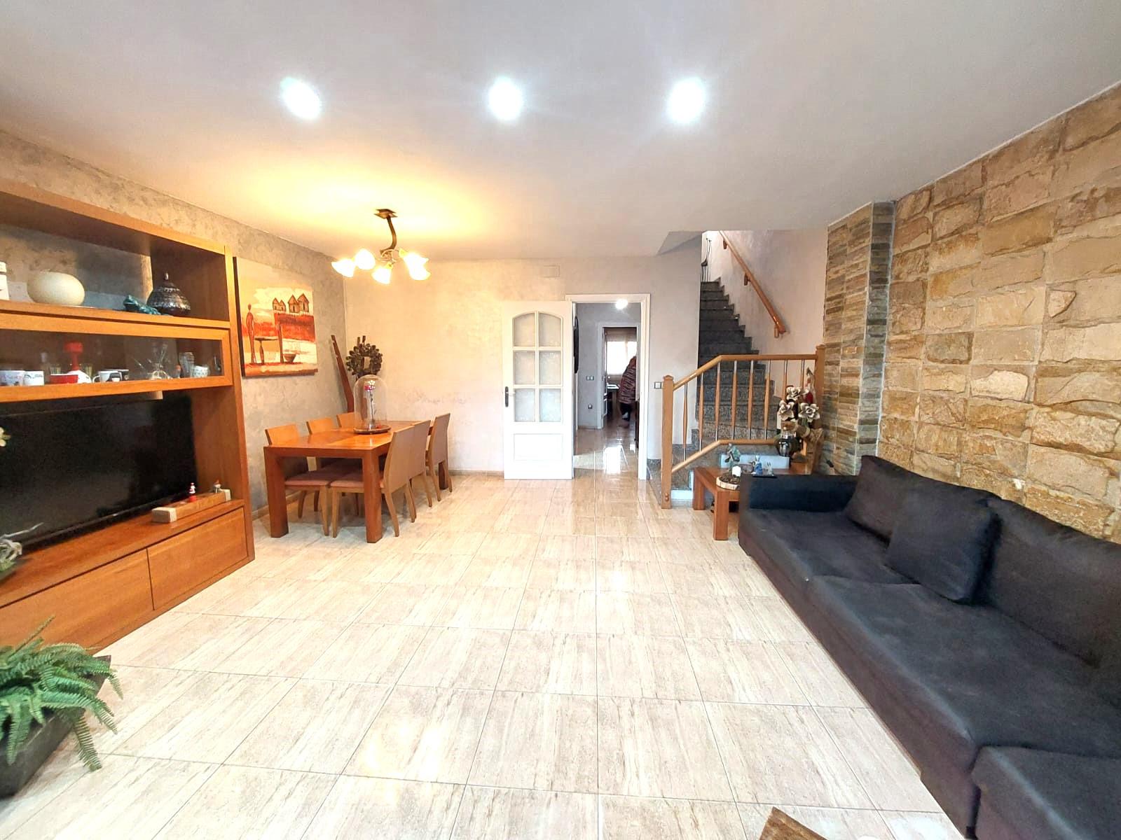 Imagen 7 Casa Adosada en venta en Abrera / Zona casc antic