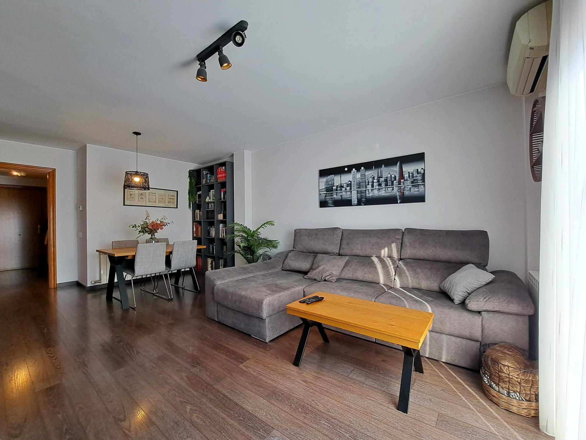 Imagen 2 Piso en venta en Olesa De Montserrat / Eixample junto estación