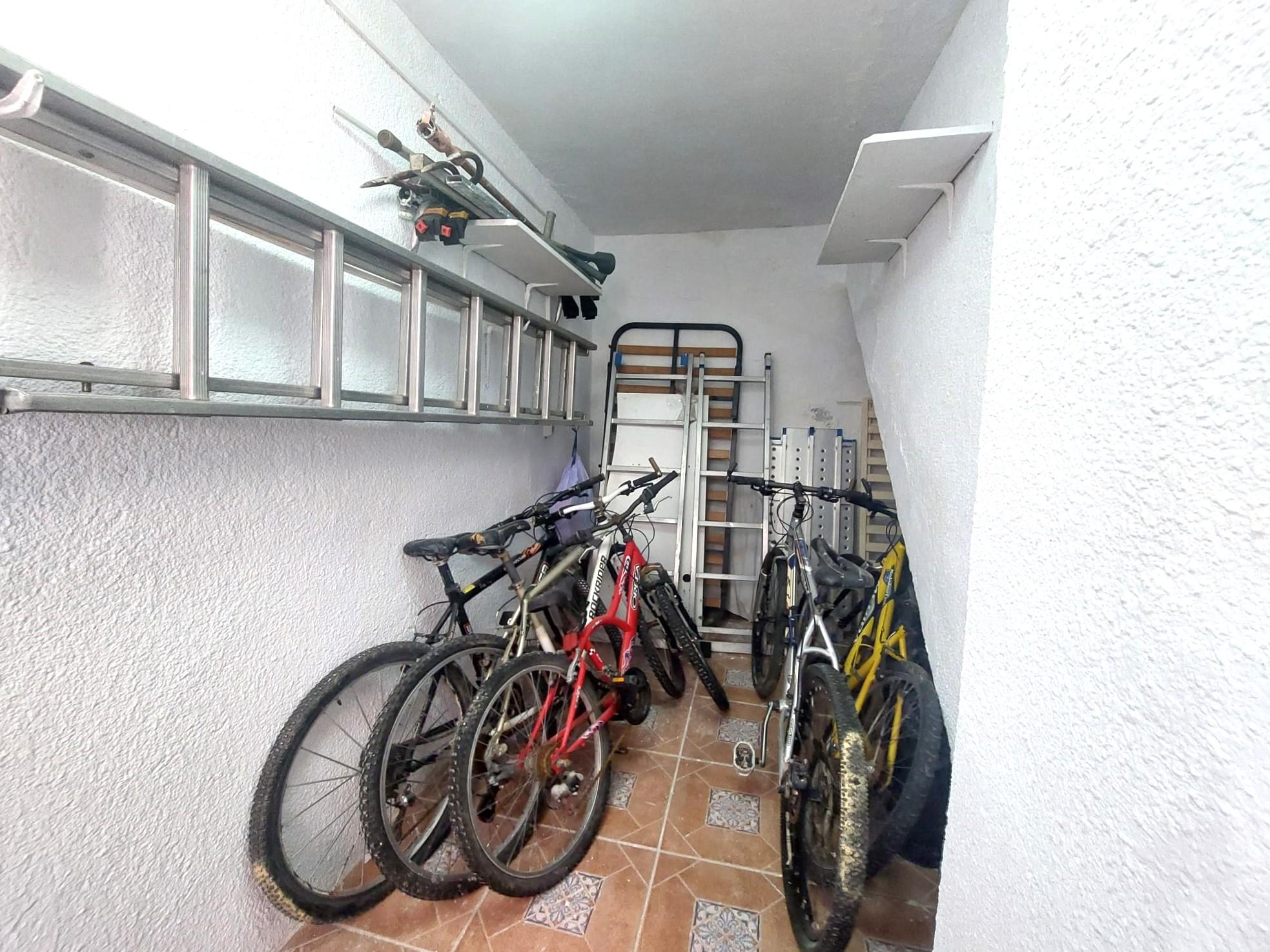 Imagen 23 Casa en venta en Olesa De Montserrat / Cerca del supermercado Dia. 