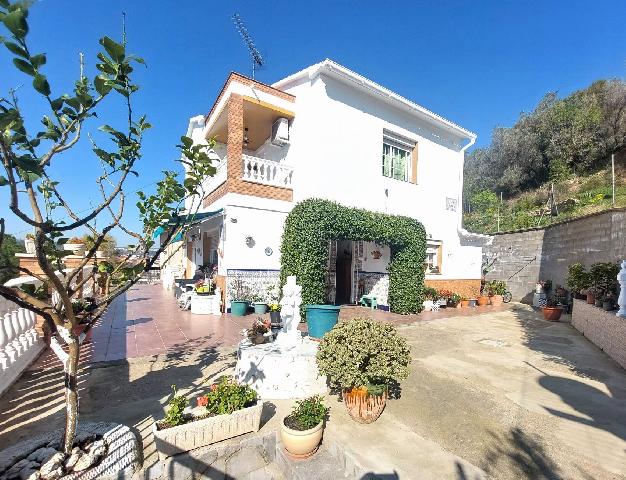 Imagen 2 Inmueble 301548 - Casa en venta en Olesa De Montserrat / Cerca del supermercado Dia. 