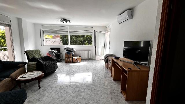 Imagen 3 Inmueble 302749 - Piso en venta en Olesa De Montserrat / Zona campo de fútbol