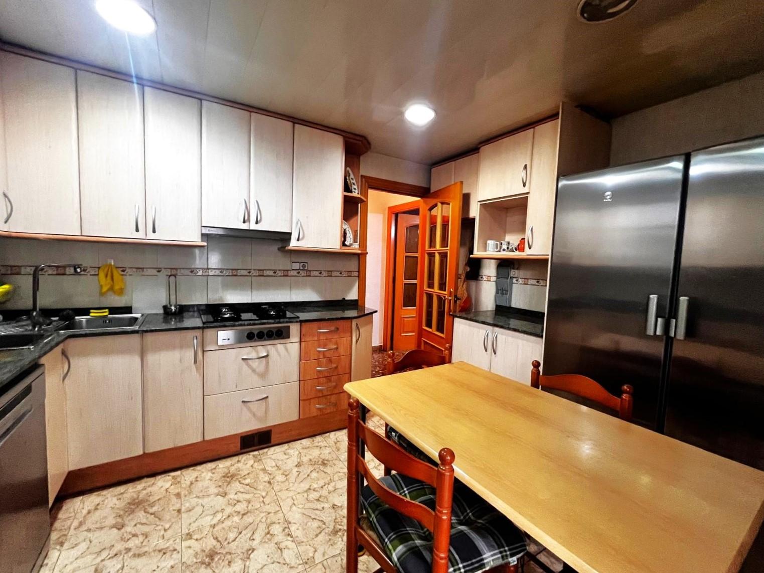 Imagen 10 Piso en venta en Abrera /  Zona cerca Mercadona 
