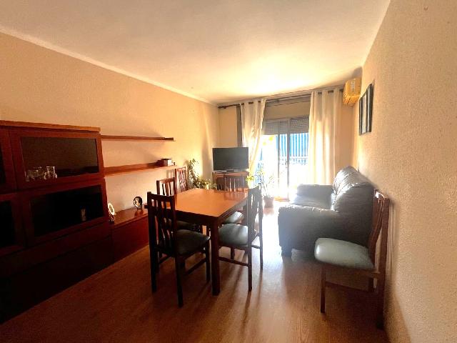 Imagen 2 Inmueble 305097 - Piso en venta en Olesa De Montserrat / Zona de Poble Sec