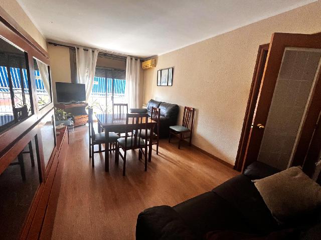 Imagen 1 Inmueble 305097 - Piso en venta en Olesa De Montserrat / Zona de Poble Sec