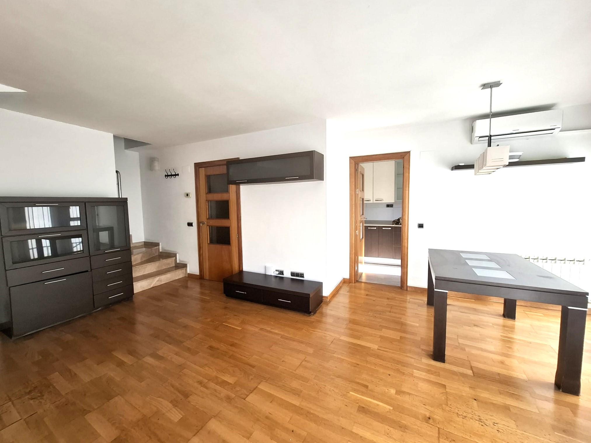 Imagen 2 Dúplex en venta en Olesa De Montserrat / Zona centro, cerca de La Passió.