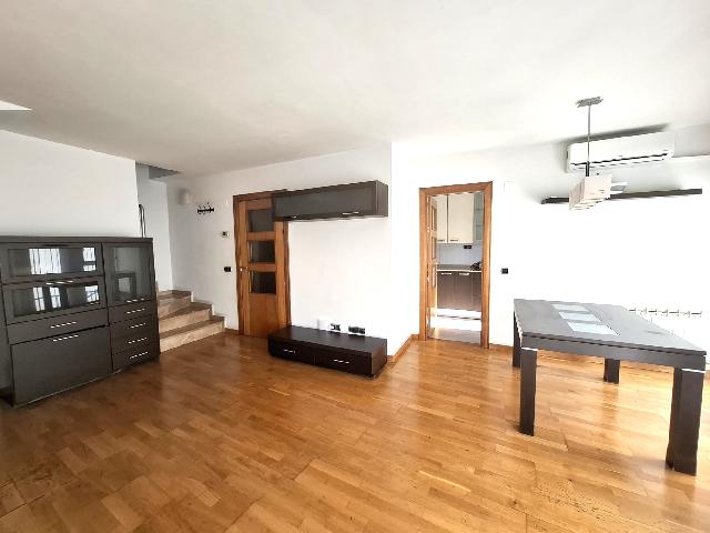 Imagen 2 Inmueble 305210 - Dúplex en venta en Olesa De Montserrat / Zona centro, cerca de La Passió.