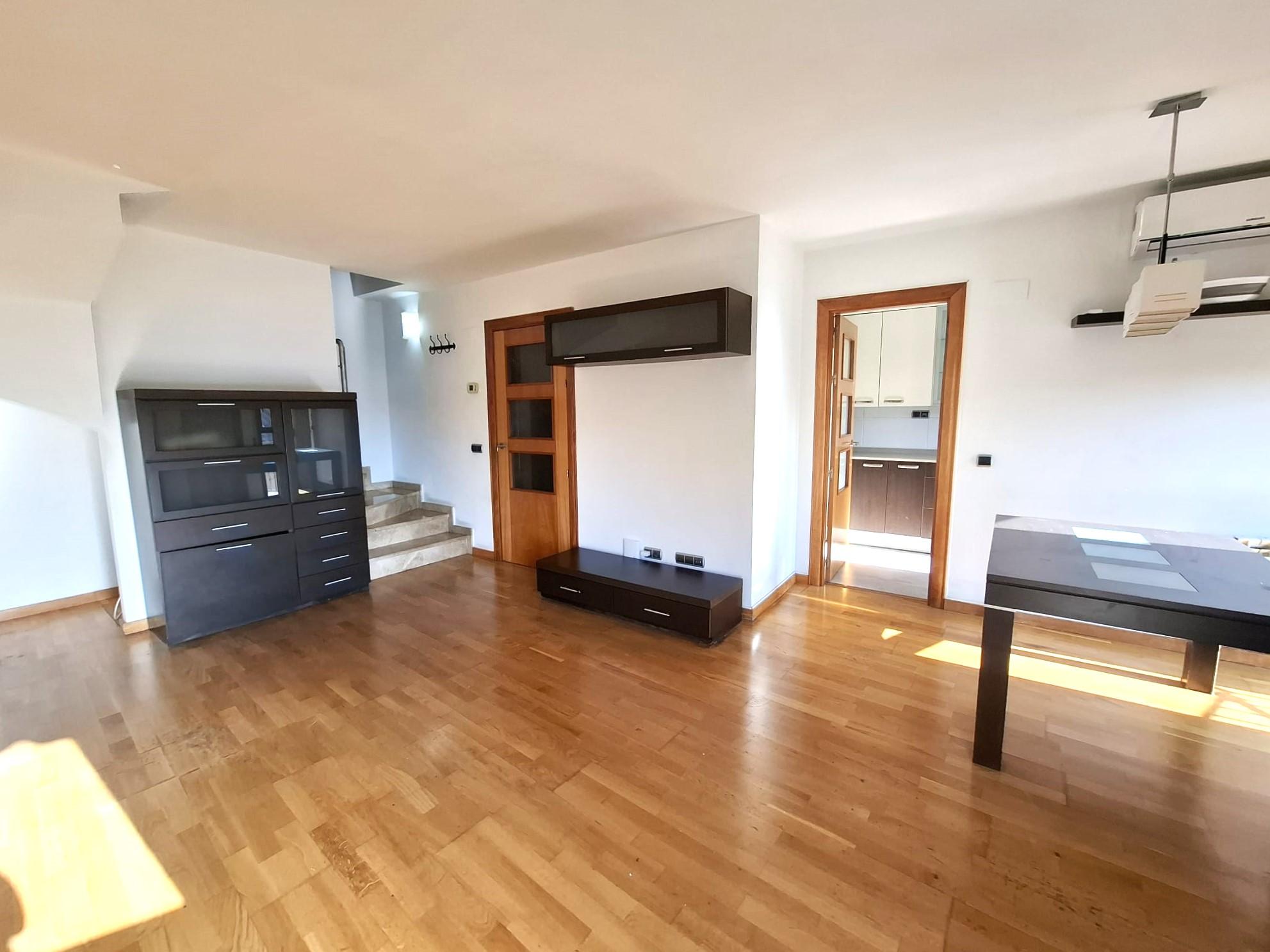 Imagen 1 Dúplex en venta en Olesa De Montserrat / Zona centro, cerca de La Passió.
